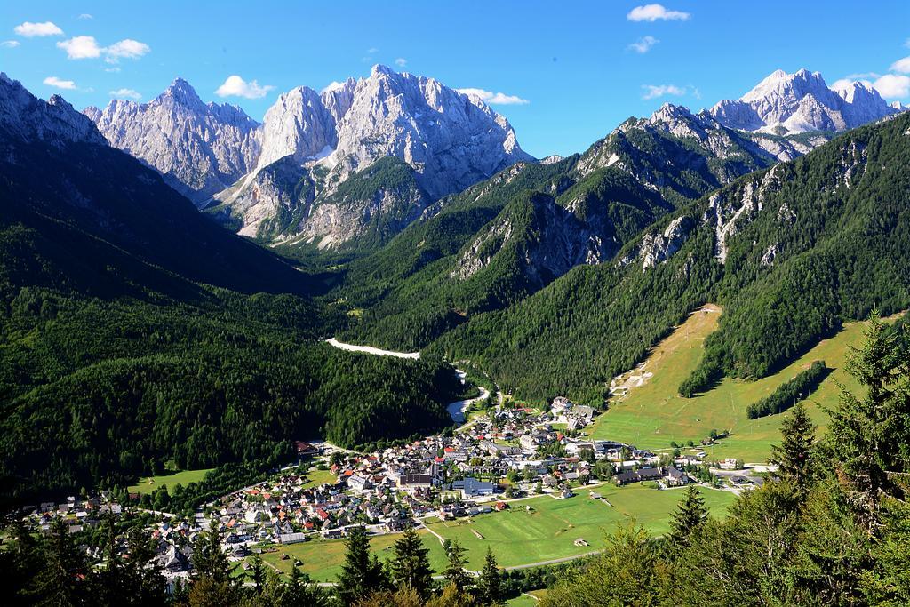 Apartment Mojstrovka With Terrace In City Center Kranjska Gora Quarto foto